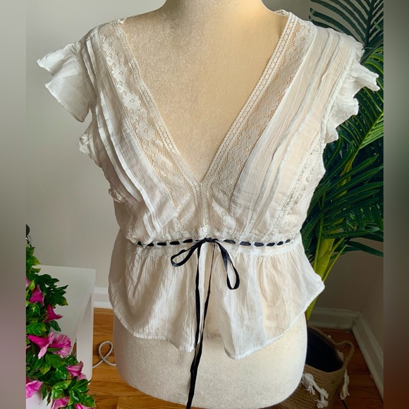 NWT KIMCHI BLUE AVA FLUTTER SLEEVE WHITE TOP XL (RUNS SMALL) - Picture 5 of 9